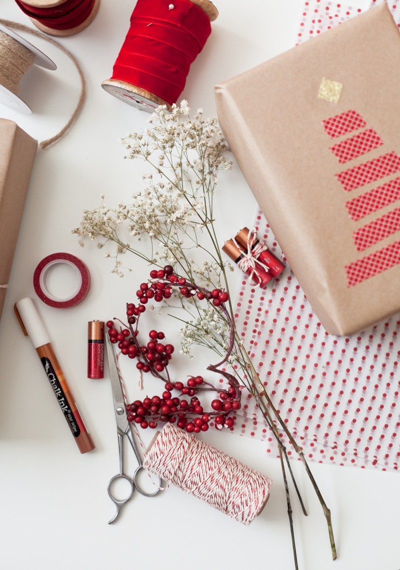 Get your Christmas presents all wrapped up for Christmas the easy way!! And they'll look amazing as well!