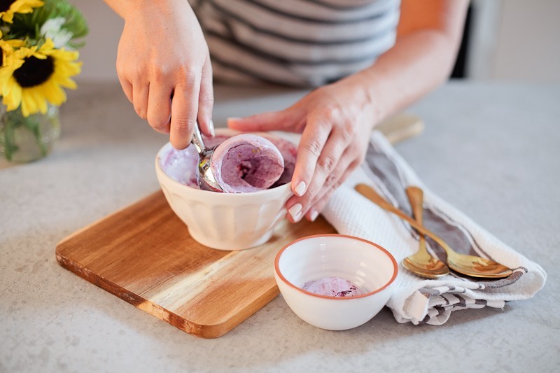 A simple recipe for the best blueberry cheesecake ice cream!! It's like your own custard at home! -14