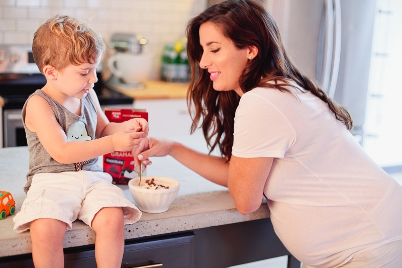 How to make delicious cheesecake ice cream with s'mores mixins!! 