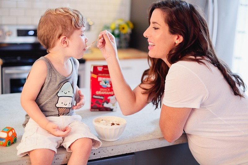 How to make delicious cheesecake ice cream with s'mores mixins!! 