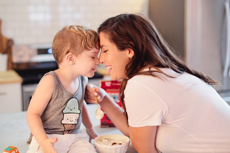 How to make delicious cheesecake ice cream with s'mores mixins!!