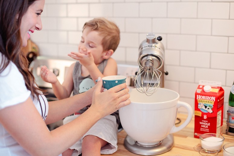 How to make delicious cheesecake ice cream with s'mores mixins!!