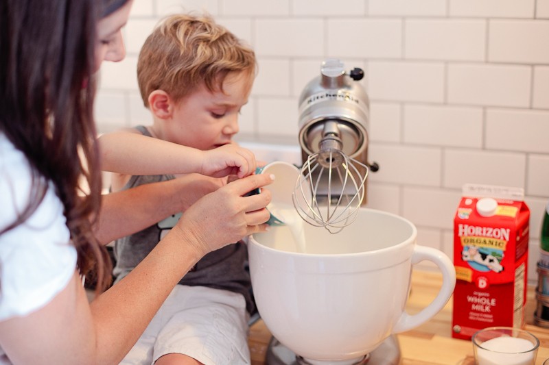 How to make delicious cheesecake ice cream with s'mores mixins!!