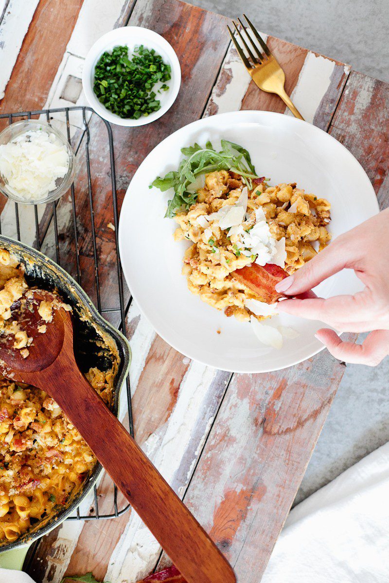 A deliciously creamy pumpkin bacon mac and cheese recipe is a perfect mix of flavors and a great ONE POT DISH for a weeknight dinner.