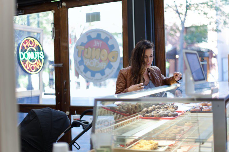 Family Friendly Memphis City Guide from Tabitha Blue of Fresh Mommy Blog with a delicious stop for fresh donuts at The Donut Factory! Tennessee travel.