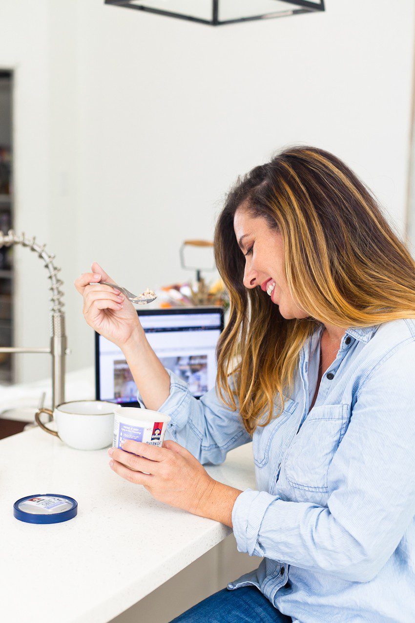 Have the best day ever and TAKE BACK YOUR MORNINGS! Want to create a healthy daily habit or replicate the habits of successful people? Here are FIVE ways to calm the morning madness, even in the summer months, and in turn avoid stress and increase peace in the home while having hassle-free mornings with Quaker Overnight Oats Cups! Simply steep, sleep and eat.