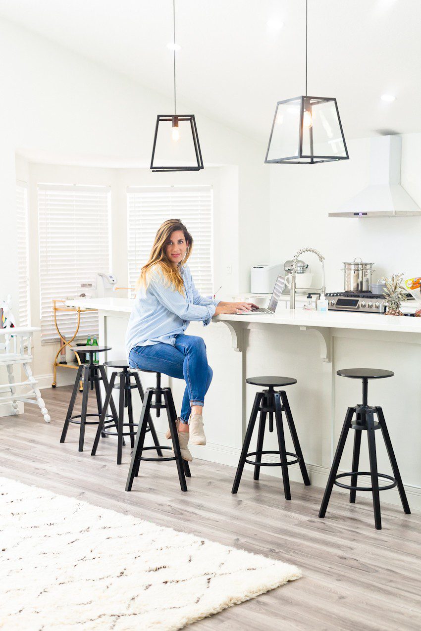 Have the best day ever and TAKE BACK YOUR MORNINGS! Want to create a healthy daily habit or replicate the habits of successful people? Here are FIVE ways to calm the morning madness, even in the summer months, and in turn avoid stress and increase peace in the home while having hassle-free mornings with Quaker Overnight Oats Cups! Simply steep, sleep and eat.