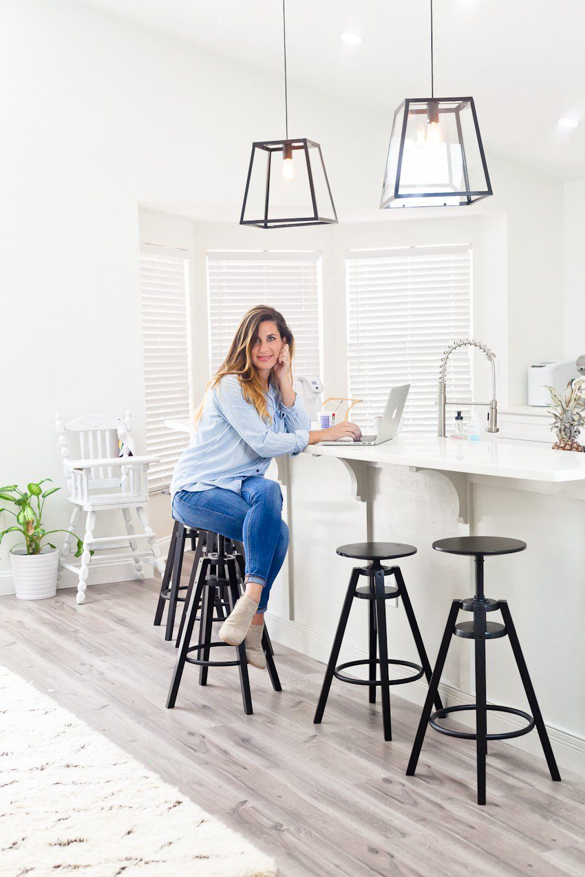 Have the best day ever and TAKE BACK YOUR MORNINGS! Want to create a healthy daily habit or replicate the habits of successful people? Here are FIVE ways to calm the morning madness, even in the summer months, and in turn avoid stress and increase peace in the home while having hassle-free mornings with Quaker Overnight Oats Cups! Simply steep, sleep and eat.