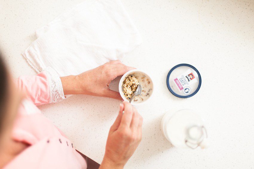 Have the best day ever and TAKE BACK YOUR MORNINGS! Want to create a healthy daily habit or replicate the habits of successful people? Here are FIVE ways to calm the morning madness, even in the summer months, and in turn avoid stress and increase peace in the home while having hassle-free mornings with Quaker Overnight Oats Cups! Simply steep, sleep and eat.
