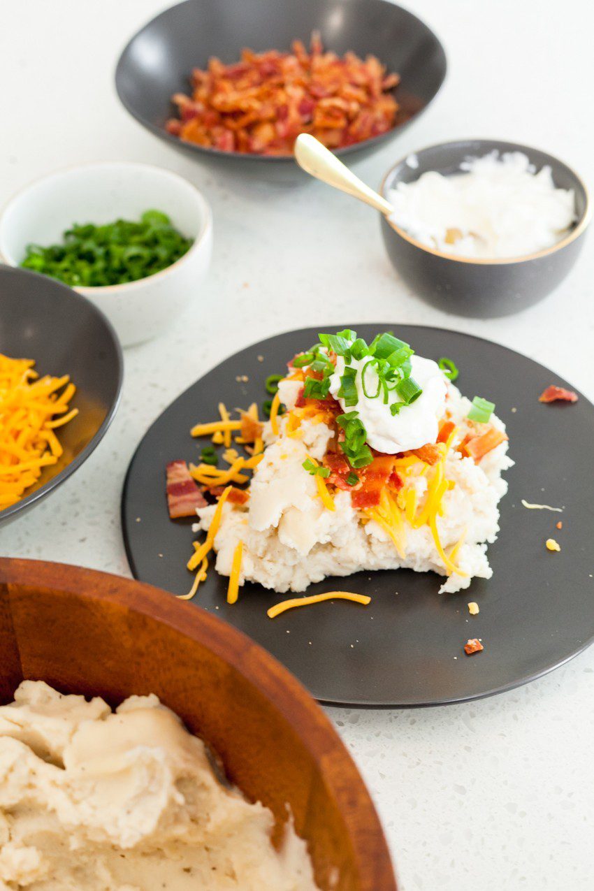 Between the last few lazy weekends of football we have left and the holiday season upon us, we've no shortage of entertaining at our doorstep. Welcome guests with open arms once you set up with a simple Mashed Potato and Mac and Cheese Bar that will rival any game on the big screen! Loaded mashed potatoes and more amazing combinations. 