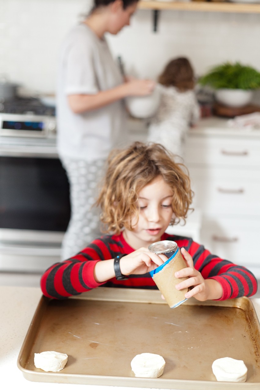 Our Family Morning Routine: A Behind the Scenes look at a what a REAL morning looks like for a busy family. Best daily morning routine ideas for kids and before school by popular Florida lifestyle blogger Fresh Mommy Blog