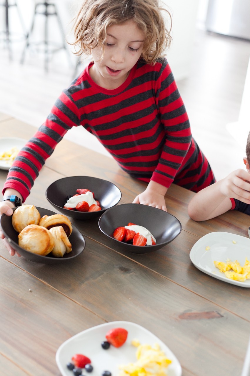 Our Family Morning Routine: A Behind the Scenes look at a what a REAL morning looks like for a busy family. Best daily morning routine ideas for kids and before school by popular Florida lifestyle blogger Fresh Mommy Blog