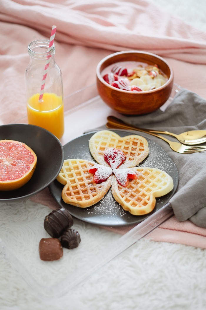 Strawberry Smoothie Bowl Recipe for Valentines Day featured by top FL lifestyle blogger, Tabitha Blue of Fresh Mommy Blog