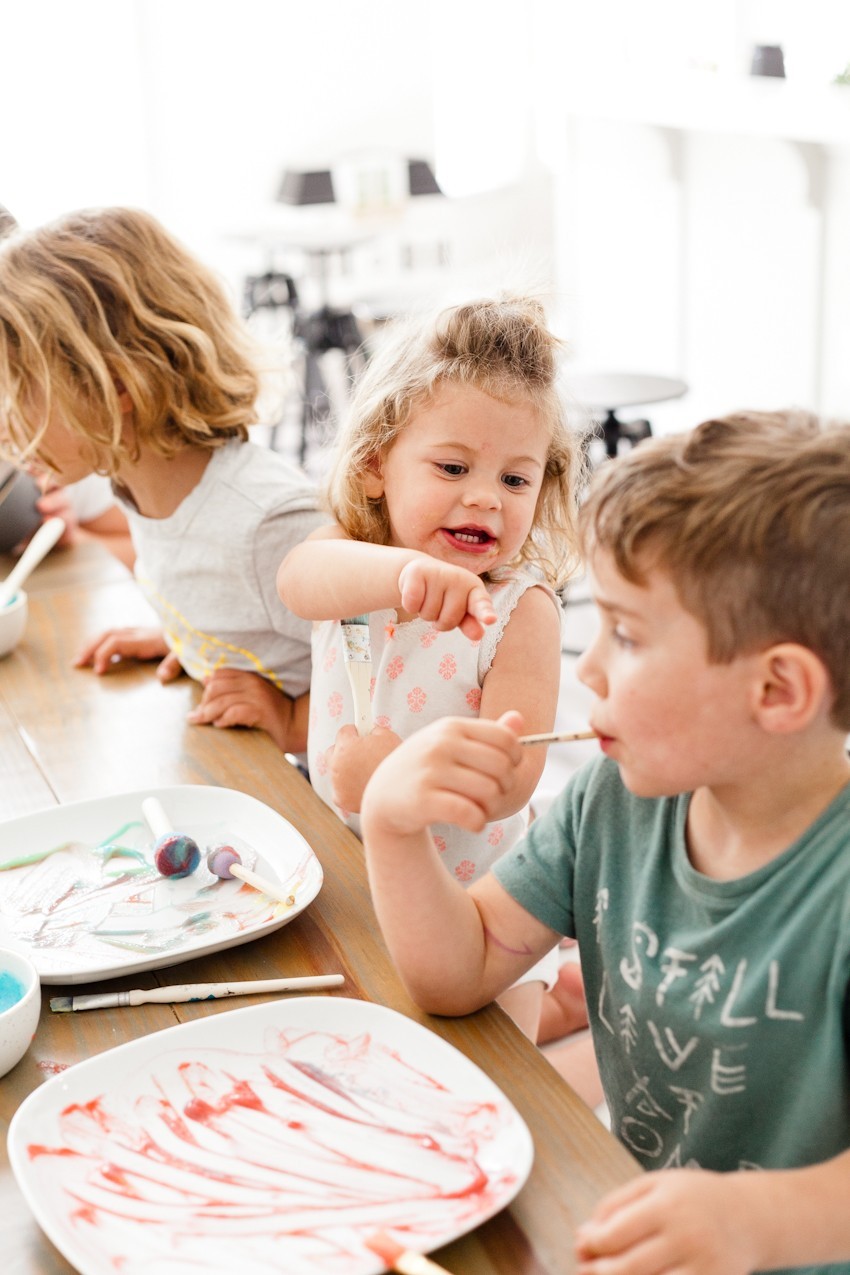 Make Learning Fun with this Edible Finger Paint! Just two simple ingredients from your kitchen will allow for so much creative learning and free play for your family. Kids love it! Perfect for homeschool, preschool, classroom activities and more.