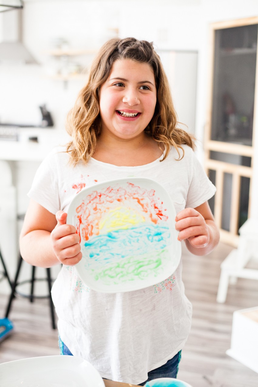 Make Learning Fun with this Edible Finger Paint! Just two simple ingredients from your kitchen will allow for so much creative learning and free play for your family. Kids love it! Perfect for homeschool, preschool, classroom activities and more.