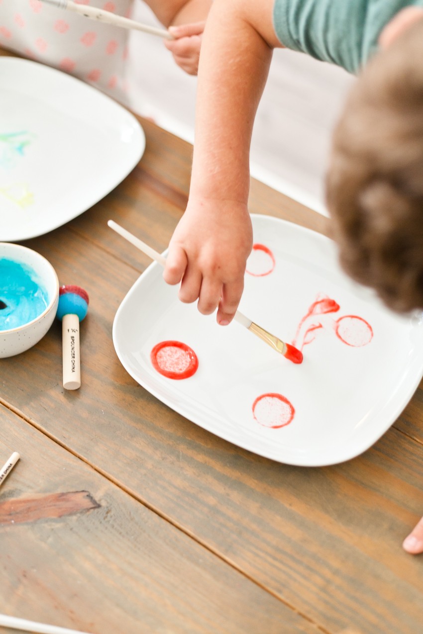 Make Learning Fun with this Edible Finger Paint! Just two simple ingredients from your kitchen will allow for so much creative learning and free play for your family. Kids love it! Perfect for homeschool, preschool, classroom activities and more.