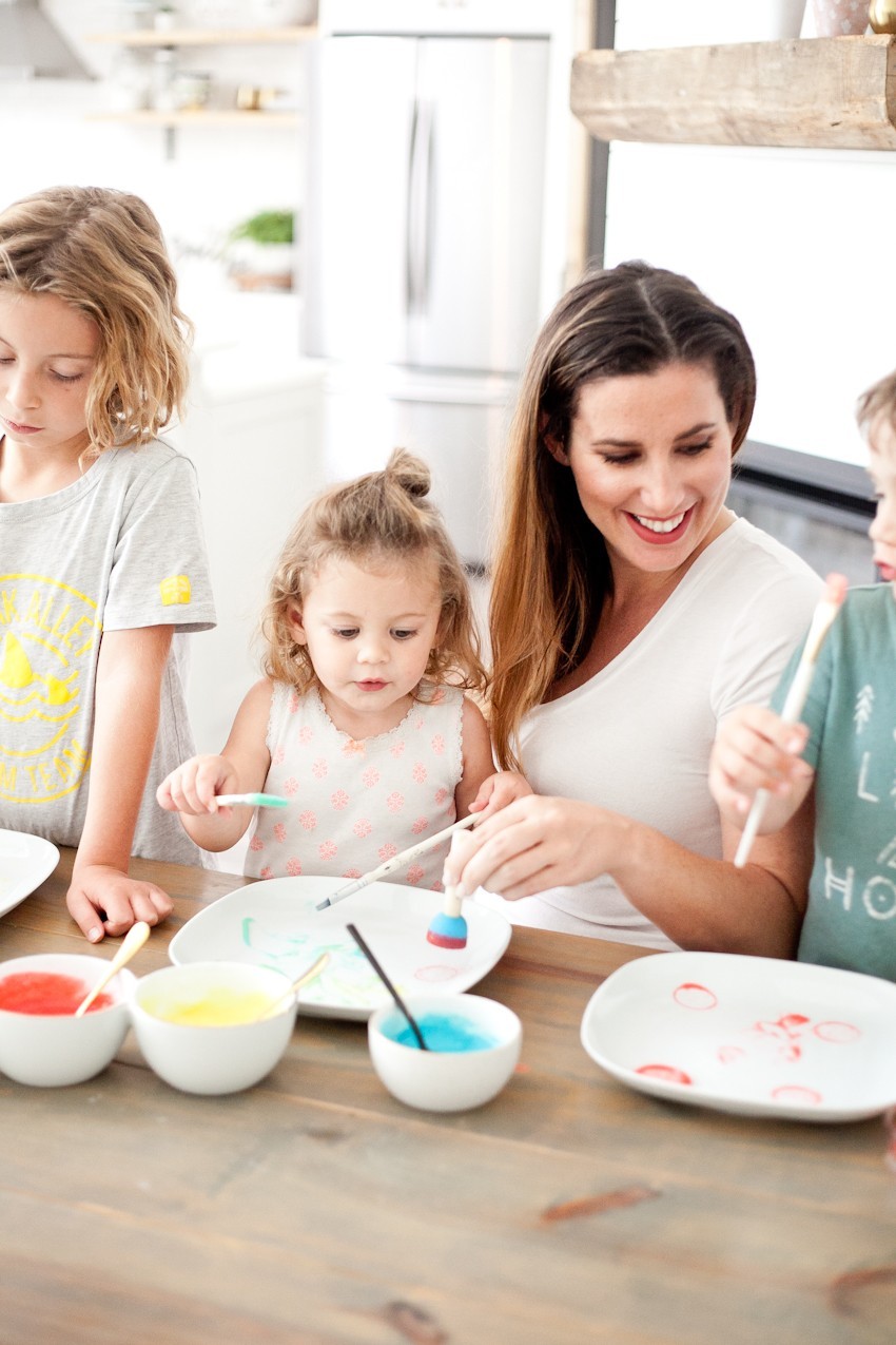 Make Learning Fun with this Edible Finger Paint! Just two simple ingredients from your kitchen will allow for so much creative learning and free play for your family. Kids love it! Perfect for homeschool, preschool, classroom activities and more.