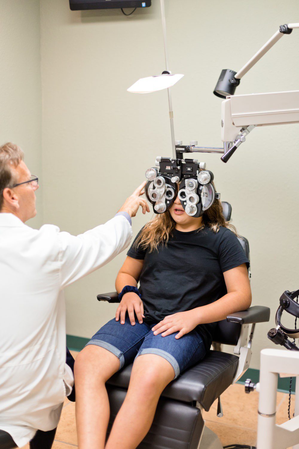 Back to School Eye Exam: How to Prepare your Child for a Successful Academic Year | Back to School Eye Exam: How to Prepare your Child for a Successful Academic Year by popular Florida lifestyle blog, Fresh Mommy Blog: image of a young girl getting her eyes examined by an eye doctor.