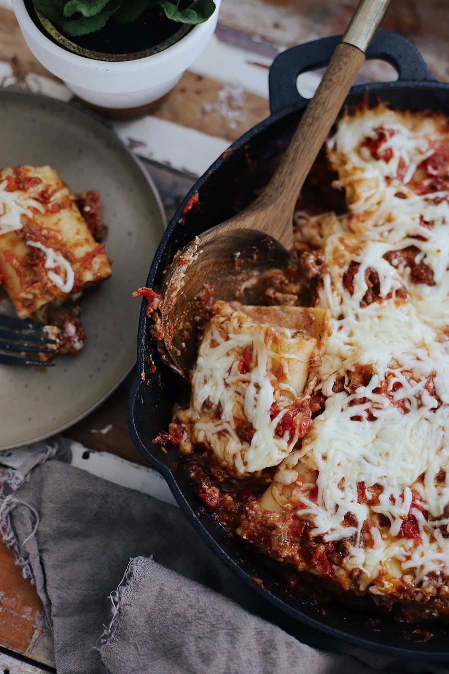 Perfect for a date night at home. Check out these valentines dinner ideas!