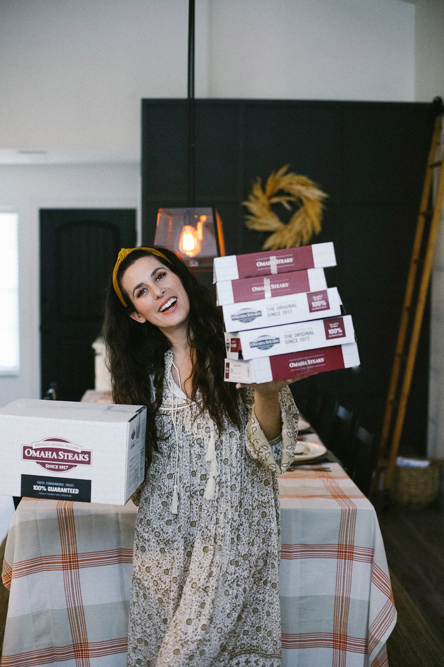 5 Reasons Why We Buy Our Thanksgiving Dinner Online - And The Best One To Get! Thanksgiving Decor, how to create a simple cozy Thanksgiving table from Tabitha Blue of Fresh Mommy Blog