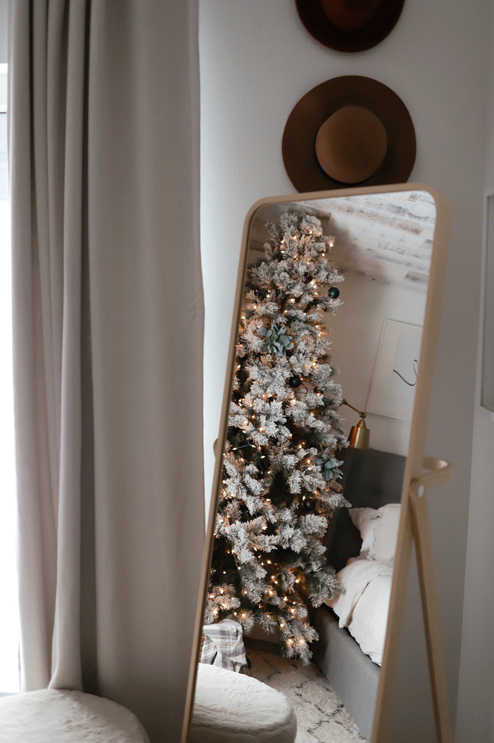 How to have a bedroom Christmas Tree _ Tabitha Blue