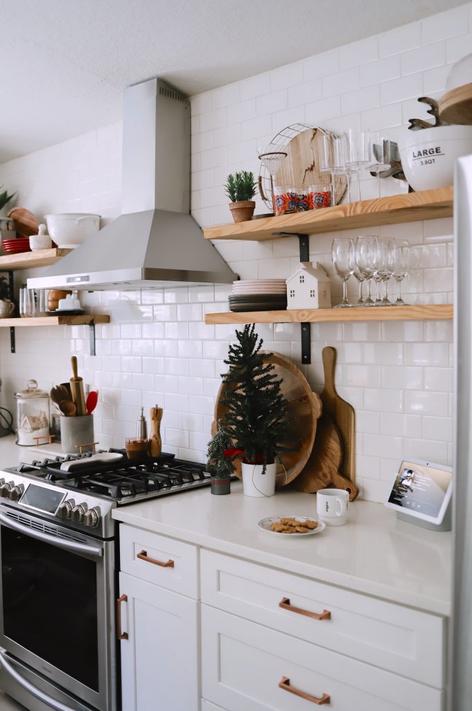 Holiday Shopping 2020: Best Tech Gift Ideas for the Whole Family featured by top Florida lifestyle blogger, Tabitha Blue of Fresh Mommy Blog: Nest Hub Max 10" Smart Display with Google Assistant