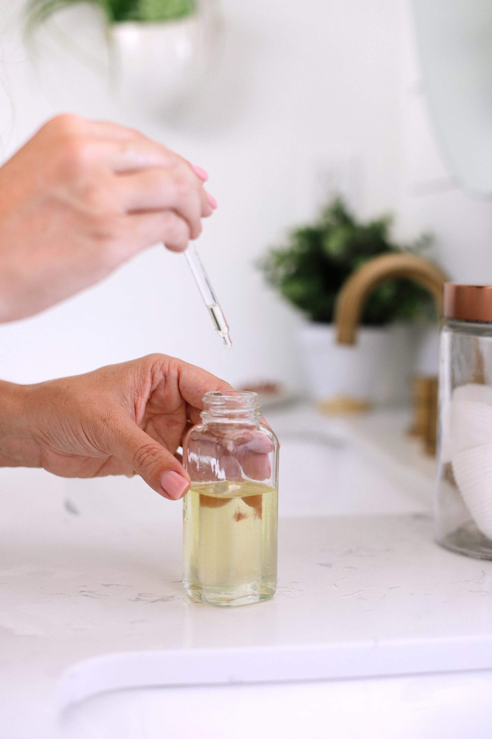 Is Essential Oil Safe for Cats, a comprehensive guide featured by top US lifestyle blogger, Tabitha Blue of Fresh Mommy Blog