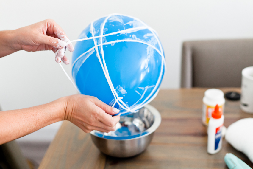 making your own spider web balloons