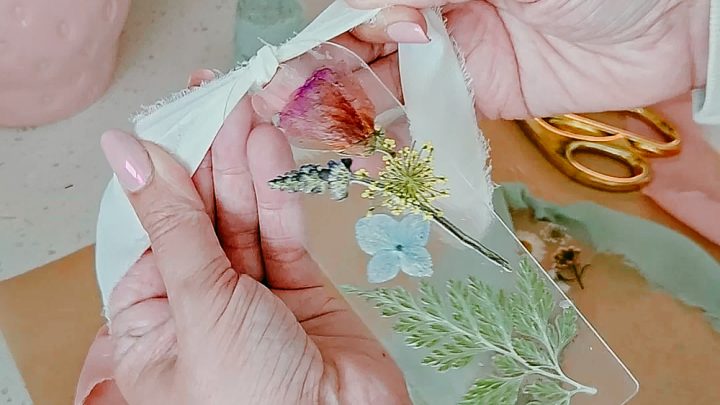 Spring DIY - Pressed Flower Bookmarks